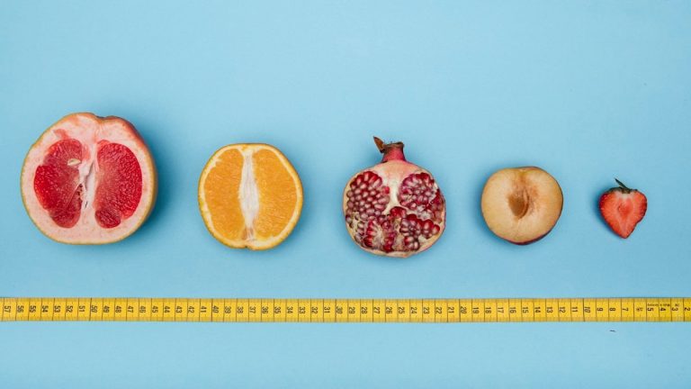 sliced orange fruit and orange fruit